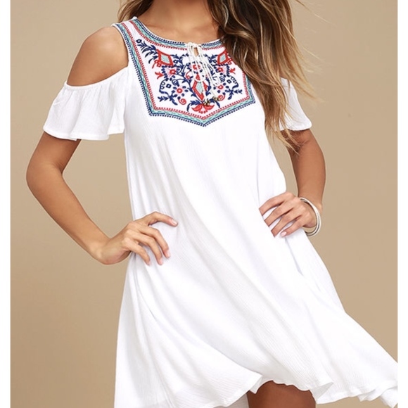 Dresses & Skirts - Lulu's Women's White embroidered dress NWT XS
